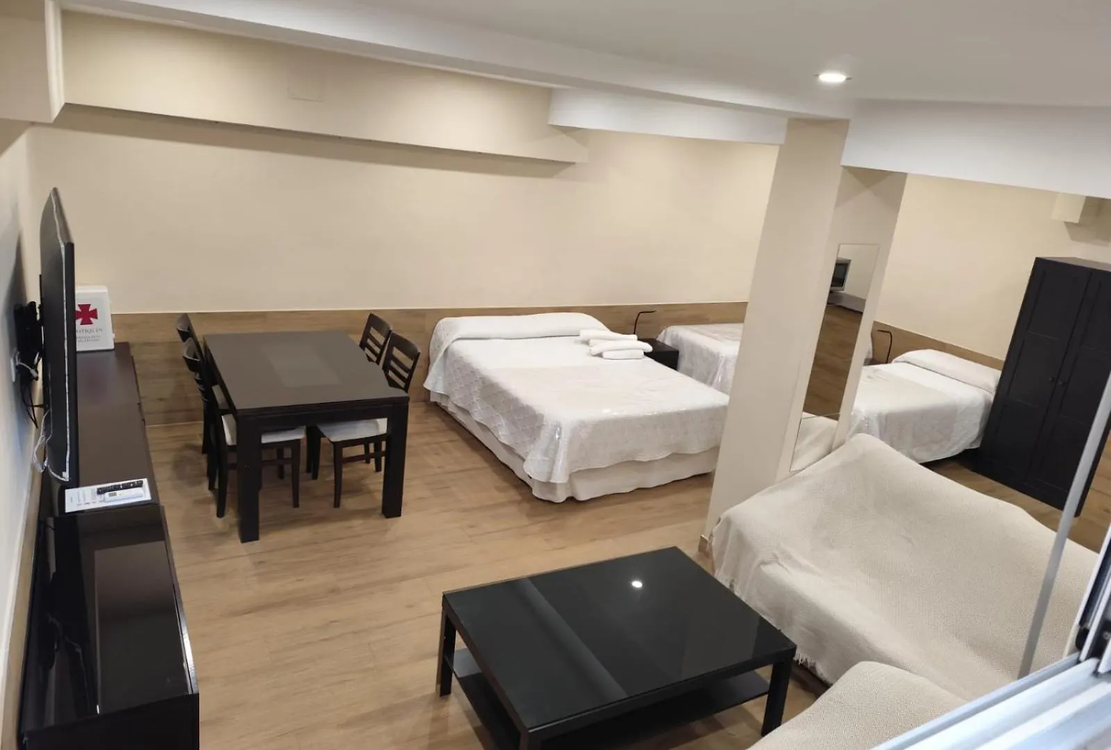 Montequinto Apartamento 50M En Semisotano Dos Hermanas 0*,